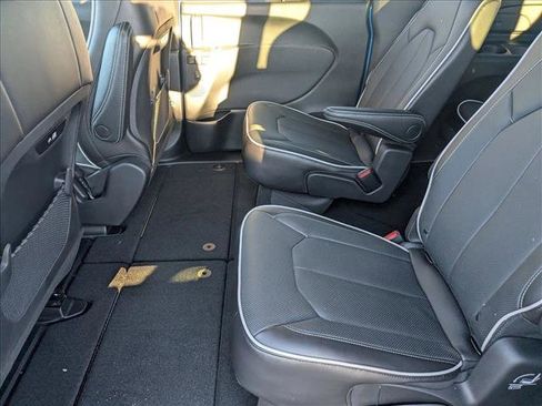 New 2026 Chrysler Pacifica Limited w/ S Appearance Package image 17