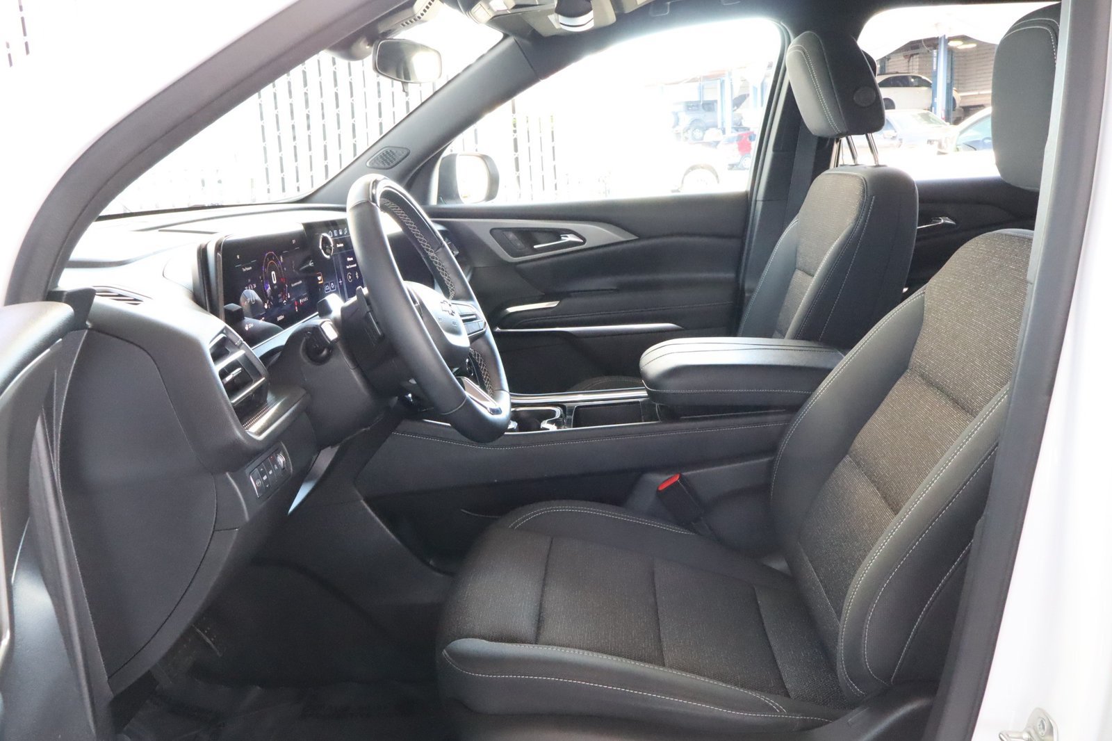 Used 2025 Chevrolet Traverse LT w/ Enhanced Driving Package AWD/4WD image 20