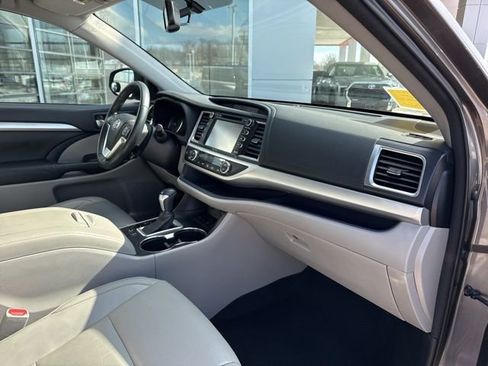 Used 2015 Toyota Highlander XLE image 34