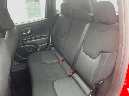 Used 2023 Jeep Renegade Latitude AWD/4WD image 13