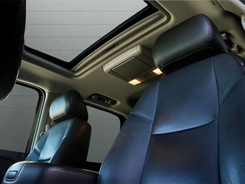 Used 2014 Chevrolet Suburban LTZ image 15