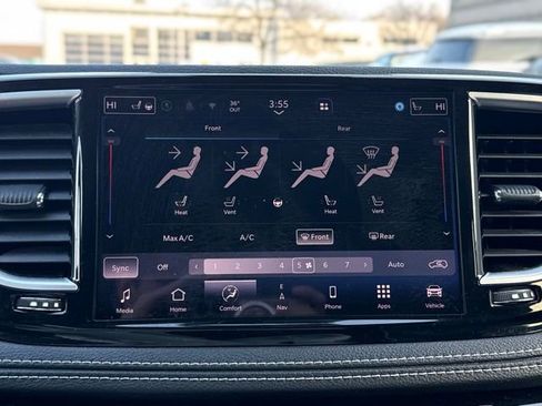 Used 2023 Chrysler Pacifica Limited image 40