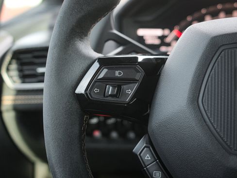 Used 2022 Lamborghini Huracan STO image 27