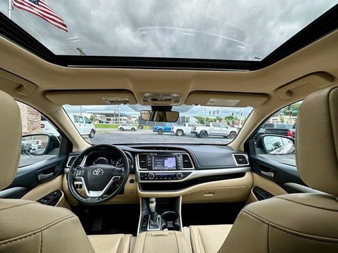 Used 2018 Toyota Highlander XLE FWD image 17