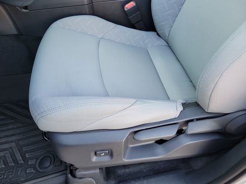 Used 2025 Toyota Tacoma SR5 AWD/4WD image 10