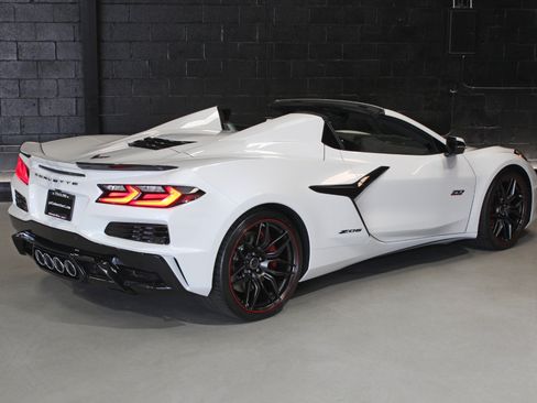 Used 2023 Chevrolet Corvette Z06 RWD image 23