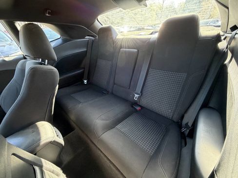 Used 2017 Dodge Challenger SXT image 15