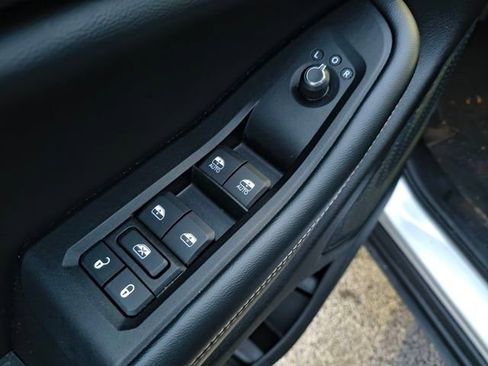 Used 2024 Jeep Grand Cherokee L Laredo image 16