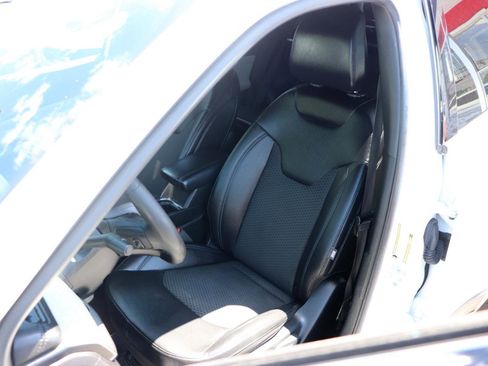 Used 2024 Jeep Compass Latitude AWD/4WD image 11
