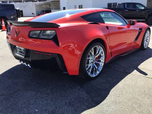 Used 2015 Chevrolet Corvette Z06 w/ 3LZ Preferred Equipment Group image 4