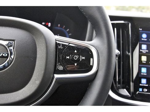 Used 2023 Volvo S60 B5 Ultimate image 17