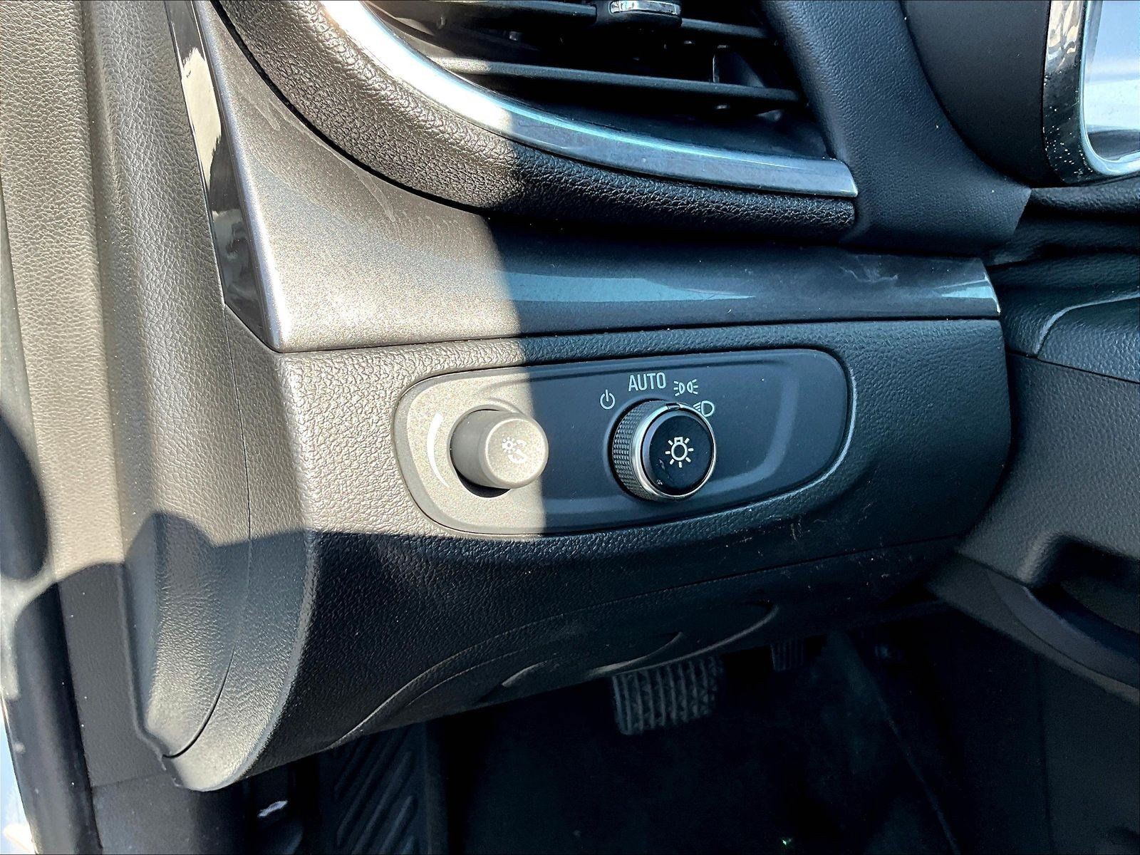 Used 2020 Buick Encore Preferred AWD/4WD image 36