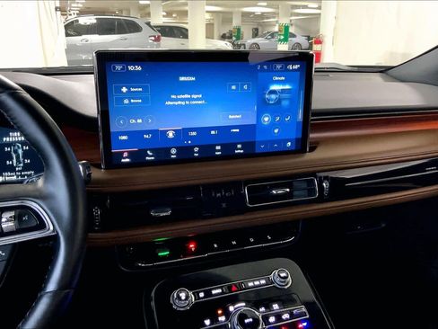 Used 2022 Lincoln Nautilus Reserve image 12