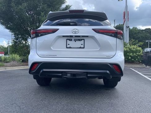 Used 2025 Toyota Highlander XLE FWD image 7