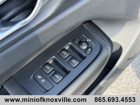 Used 2024 Volvo XC60 B5 Plus image 13