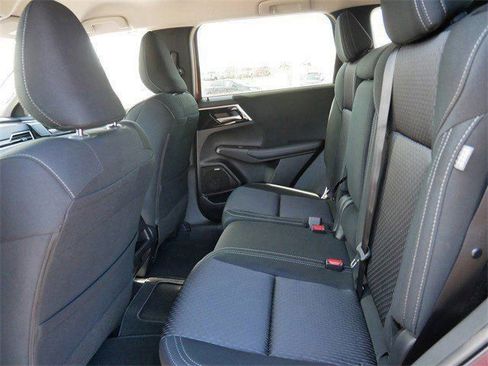 New 2026 Mitsubishi Outlander ES image 5