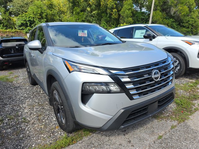 Used 2024 Nissan Rogue SV FWD image 2