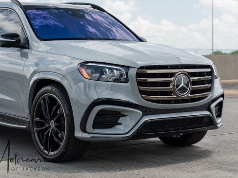 Used 2024 Mercedes-Benz GLS 450 4MATIC w/ AMG Line Exterior image 19