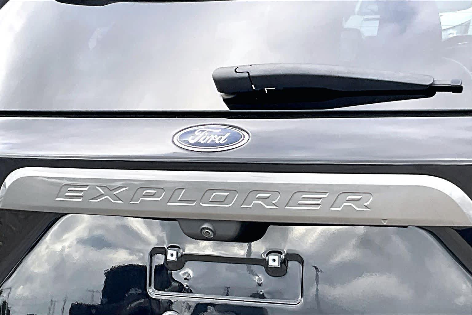 Used 2023 Ford Explorer XLT w/ Equipment Group 202A RWD image 27