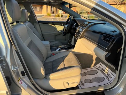 Used 2012 Toyota Camry XLE w/ Leather Pkg image 21