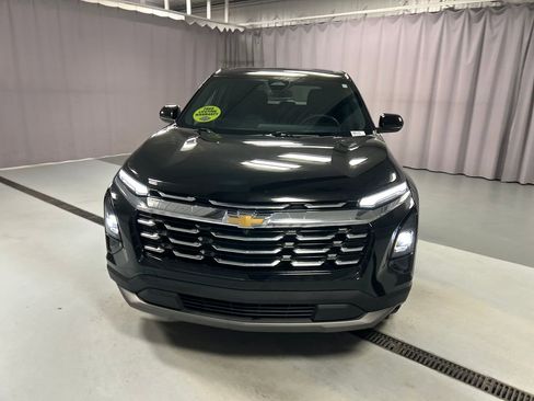 Used 2025 Chevrolet Equinox LT image 2