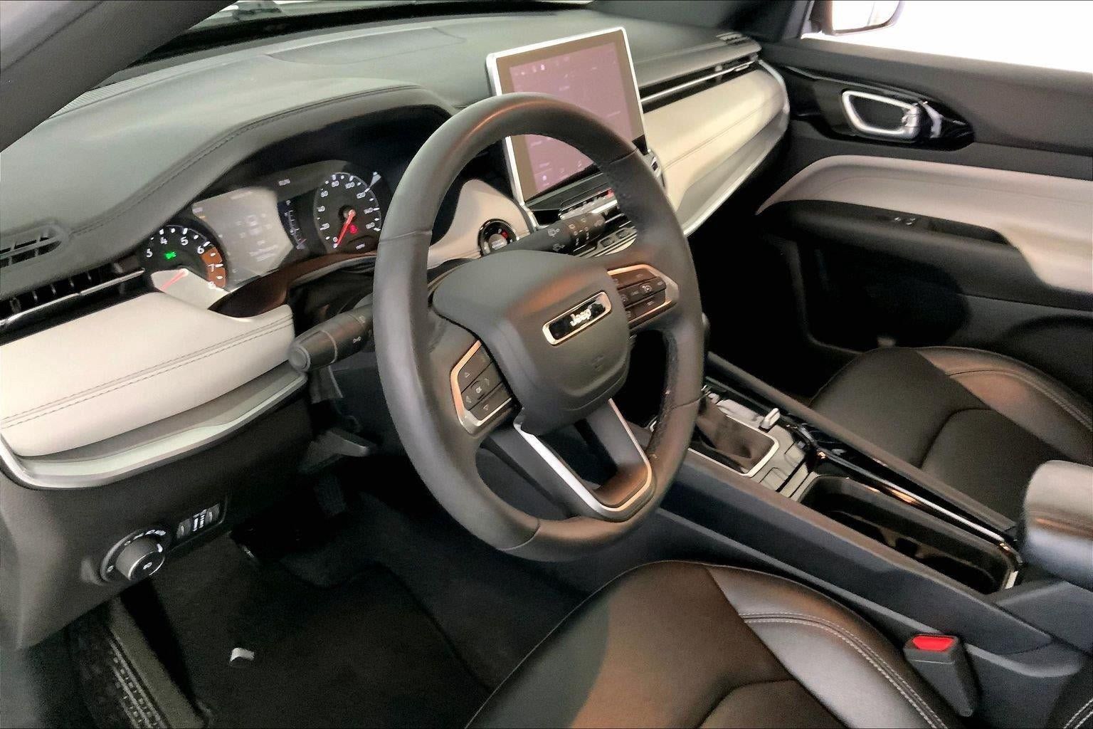 Used 2025 Jeep Compass Limited AWD/4WD image 14