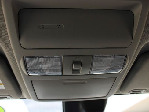 Used 2023 Nissan Frontier SV w/ SV Convenience Package AWD/4WD image 18