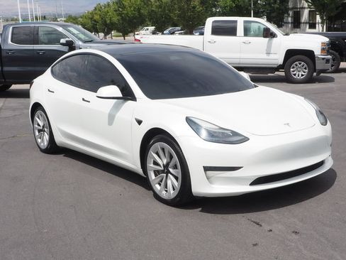 Used 2022 Tesla Model 3 Long Range AWD/4WD image 9