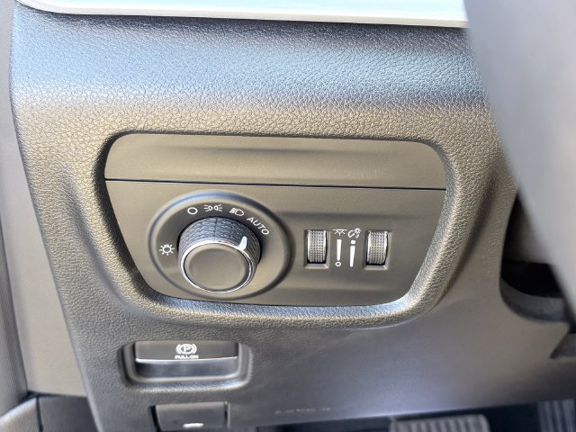 Used 2023 Jeep Grand Cherokee Altitude AWD/4WD image 22