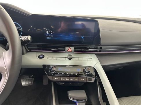 Certified 2025 Hyundai Elantra Limited image 38