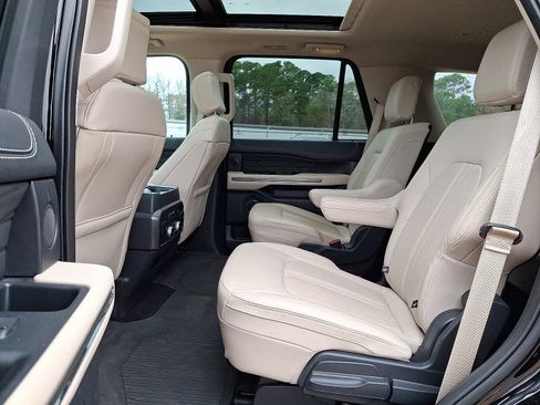 Used 2023 Ford Expedition Platinum image 10