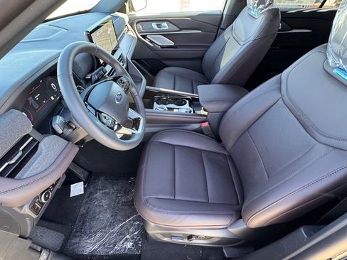 New 2026 Ford Explorer Platinum image 18