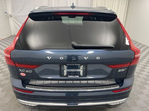 Used 2023 Volvo XC60 B5 Plus AWD/4WD image 7