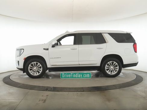 Used 2024 GMC Yukon SLT w/ SLT Luxury Package image 9