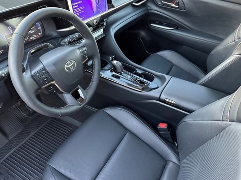 New 2025 Toyota Crown Signia image 4