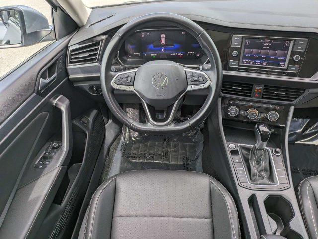 Used 2024 Volkswagen Jetta SE FWD image 15