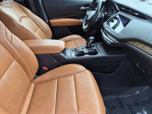 Used 2019 Cadillac XT4 Premium Luxury AWD/4WD image 19