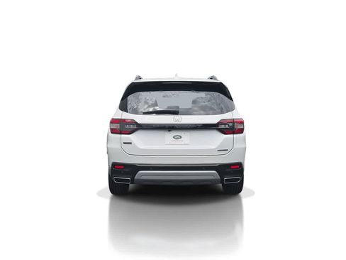 Used 2025 Honda Pilot Touring image 7