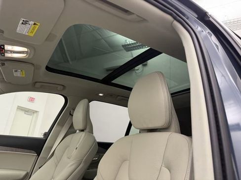 Certified 2024 Volvo XC90 T8 Plus w/ Protection Package Premier image 14