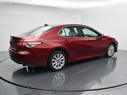 Used 2019 Toyota Camry LE FWD image 8