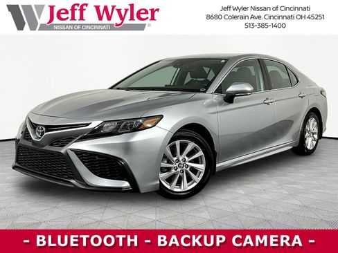 Used 2023 Toyota Camry SE FWD image 1