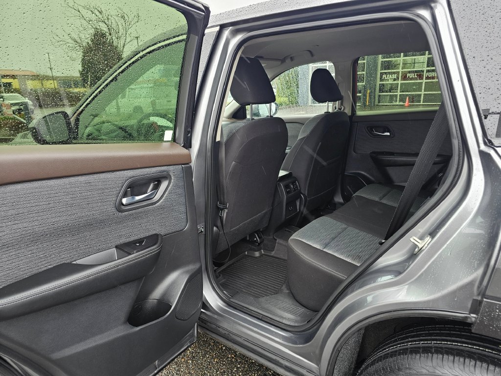 Used 2023 Nissan Rogue SV AWD/4WD image 12