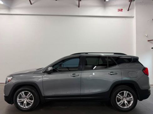 Used 2018 GMC Terrain SLE w/ Driver Convenience Package FWD image 3