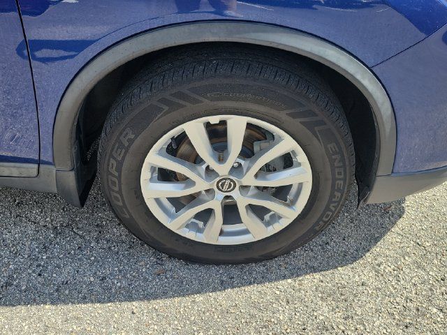 Used 2019 Nissan Rogue S w/ Special Edition Package FWD image 7