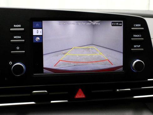 Used 2024 Hyundai Elantra SE FWD image 2