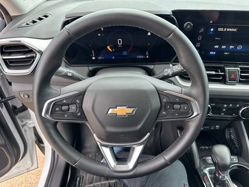 Used 2024 Chevrolet TrailBlazer LT w/ Convenience Package FWD image 15