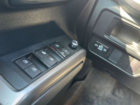 Used 2017 Toyota Tacoma SR5 RWD image 14