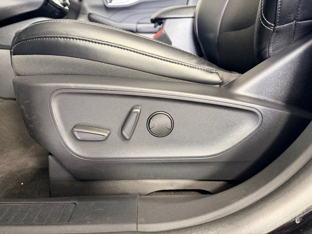 Used 2025 Ford Escape SE FWD image 33