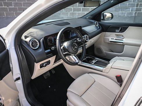 Used 2025 Mercedes-Benz GLA 250 image 9