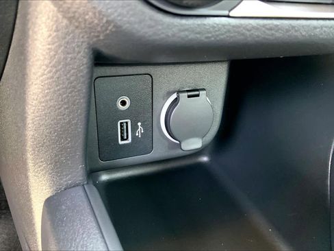 Used 2025 Nissan Kicks Play S image 31